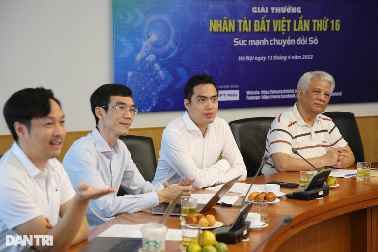 Đội thi Nhân tài Đất Việt bật ngửa trước hồ sơ khủng của ban giám khảo - 5 Đội thi Nhân tài Đất Việt bật ngửa trước hồ sơ khủng của ban giám khảo - 5