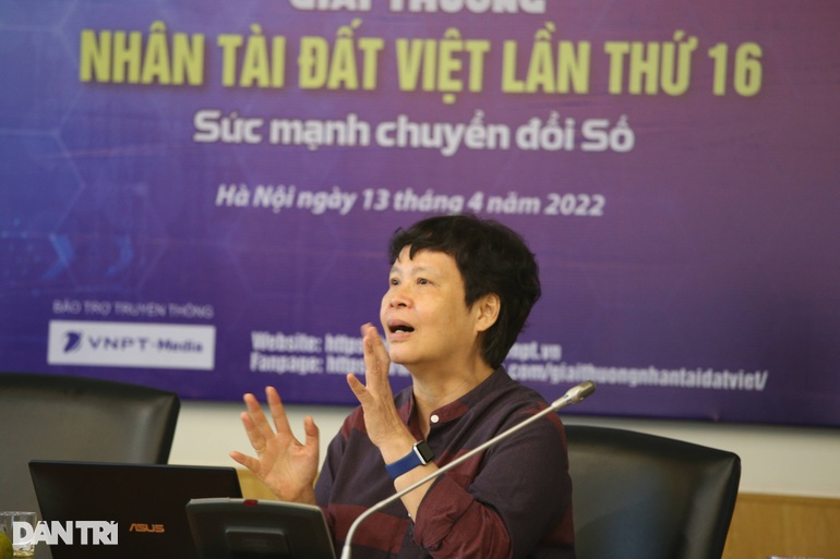 Đội thi Nhân tài Đất Việt bật ngửa trước hồ sơ khủng của ban giám khảo - 2 Đội thi Nhân tài Đất Việt bật ngửa trước hồ sơ khủng của ban giám khảo - 2