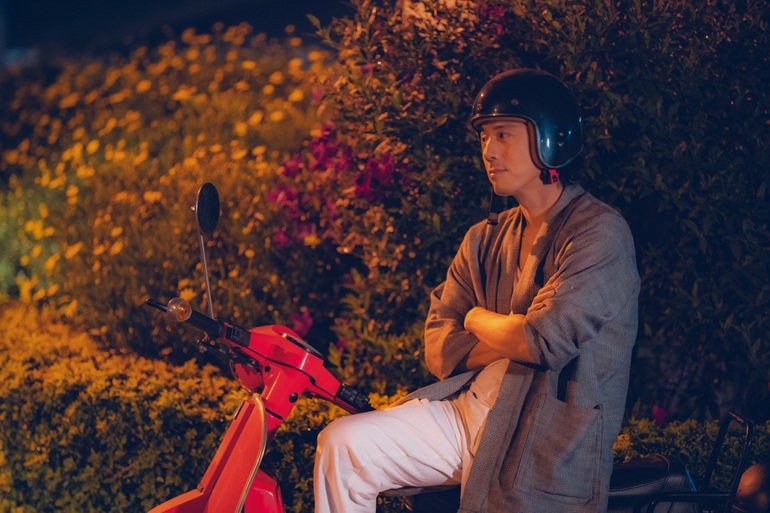 Nam thần Hàn Quốc Han Jae Suk tập lái xe máy để đóng phim với Lý Nhã Kỳ - 1 Nam thần Hàn Quốc Han Jae Suk tập lái xe máy để đóng phim với Lý Nhã Kỳ - 1