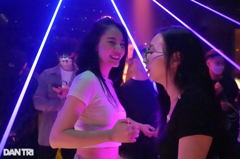 Hải Dương cho karaoke, massage hoạt động trở lại - 1