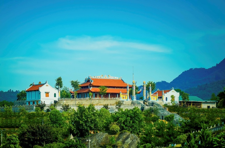Tết Thanh minh, khánh thành đền thờ Đức Thánh Mẫu tại Lạc Hồng Viên - 2 Tết Thanh minh, khánh thành đền thờ Đức Thánh Mẫu tại Lạc Hồng Viên - 2
