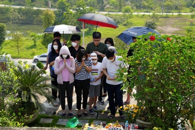Tết Thanh minh, khánh thành đền thờ Đức Thánh Mẫu tại Lạc Hồng Viên - 5 Tết Thanh minh, khánh thành đền thờ Đức Thánh Mẫu tại Lạc Hồng Viên - 5