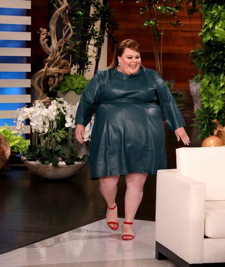 Nặng hơn 100 kg, Chrissy Metz tuyên bố đồ ăn là hạnh phúc - 2 Nặng hơn 100 kg, Chrissy Metz tuyên bố đồ ăn là hạnh phúc - 2