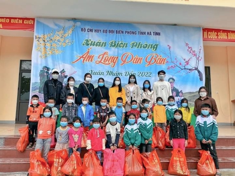 Nữ sinh sư phạm xinh xắn, học giỏi và say mê đi thiện nguyện - 4 Nữ sinh sư phạm xinh xắn, học giỏi và say mê đi thiện nguyện - 4
