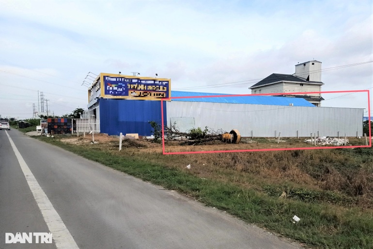 Xóa sổ nhà kho hoành tráng sau 7 lần lập biên bản mới tìm được chủ - 1 Xóa sổ nhà kho hoành tráng sau 7 lần lập biên bản mới tìm được chủ - 1