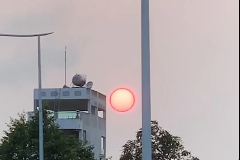 Hình ảnh mặt trời kỳ lạ trên bầu trời Quảng Ngãi - 3