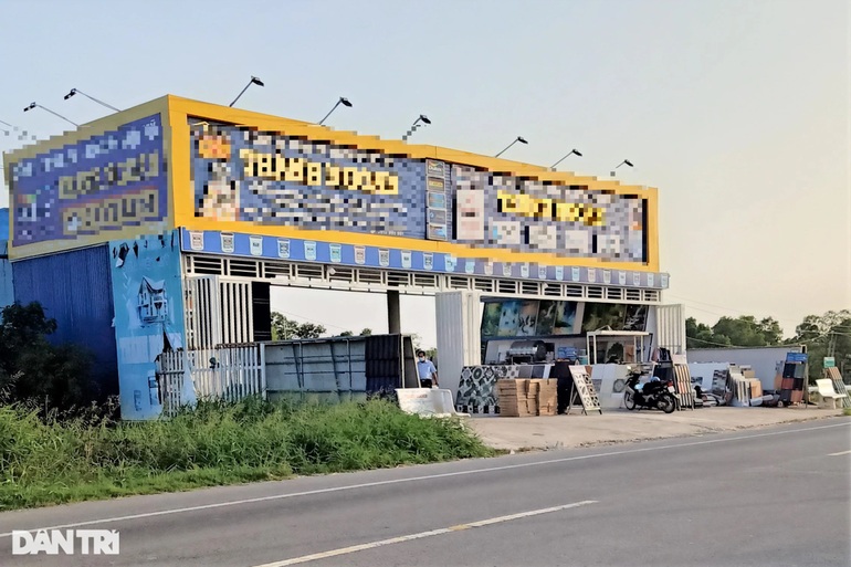 Vụ nhà kho bị lập biên bản 7 lần: Hạn chót di dời trước 21/4 - 2 Vụ nhà kho bị lập biên bản 7 lần: Hạn chót di dời trước 21/4 - 2