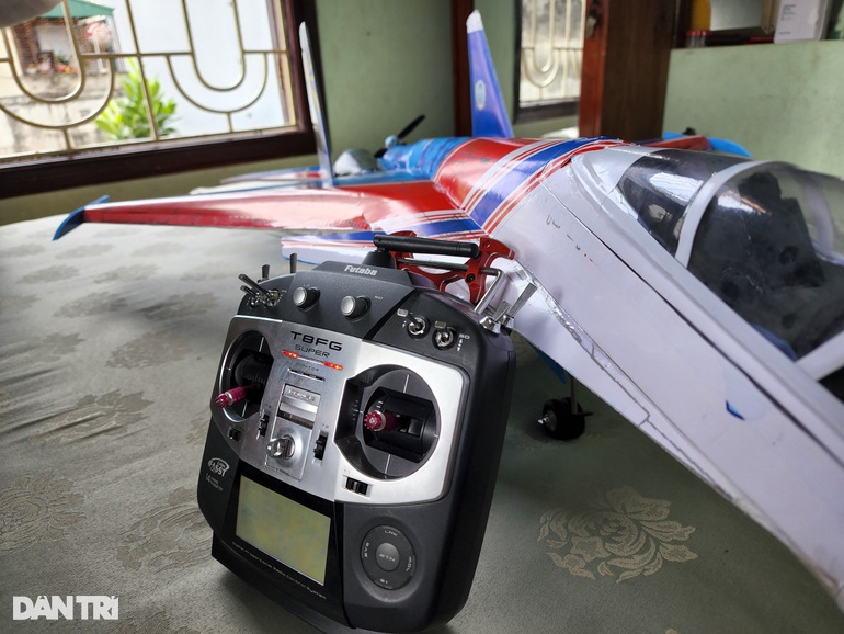 Chàng trai Hà Nội tự làm hàng trăm siêu máy bay - 2 Chàng trai Hà Nội tự làm hàng trăm siêu máy bay - 2