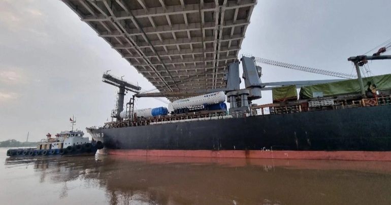 Tàu khủng thoát nạn sau gần 5 tiếng kẹt ở gầm cầu hiện đại nhất Hải Phòng - 3 Tàu khủng thoát nạn sau gần 5 tiếng kẹt ở gầm cầu hiện đại nhất Hải Phòng - 3
