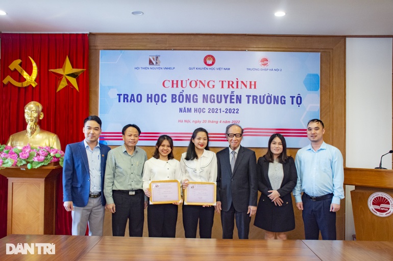 Trao tặng học bổng Nguyễn Trường Tộ đến các thầy cô giáo tương lai - 5 Trao tặng học bổng Nguyễn Trường Tộ đến các thầy cô giáo tương lai - 5