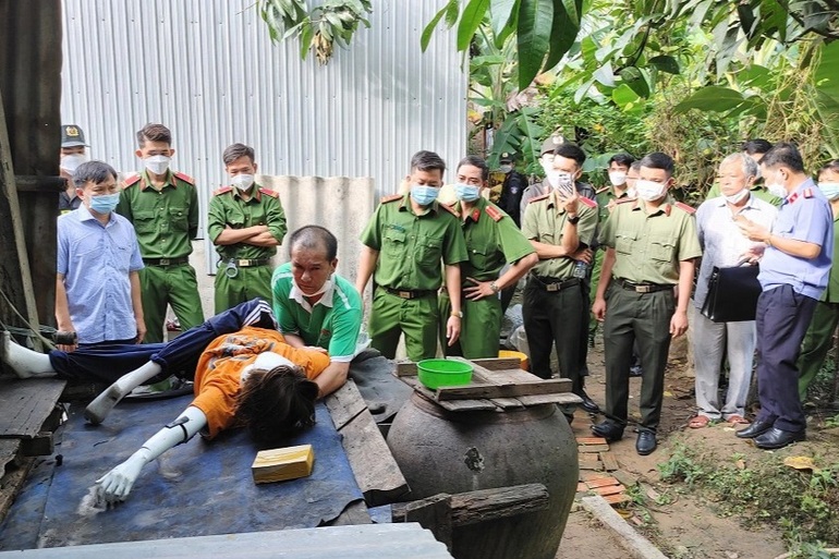 Dùng đá mài dao đánh chết bạn nhậu rồi... đi ngủ - 1 Dùng đá mài dao đánh chết bạn nhậu rồi... đi ngủ - 1
