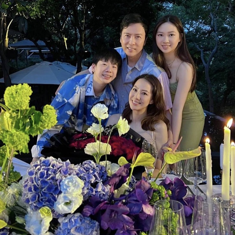 Cuộc sống vợ đẹp, con xinh, gia đình hoàn hảo của Chân Tử Đan - 10 Cuộc sống vợ đẹp, con xinh, gia đình hoàn hảo của Chân Tử Đan - 10