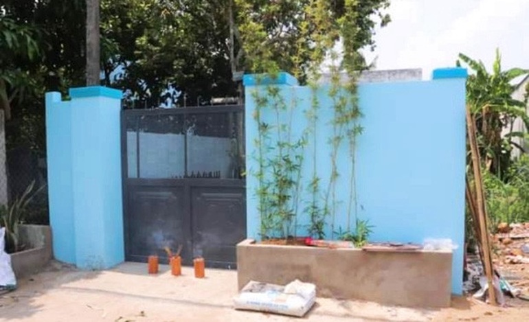 Cuộc sống mới của hai đứa trẻ đói lả bên thi thể bố mẹ - 1 Cuộc sống mới của hai đứa trẻ đói lả bên thi thể bố mẹ - 1