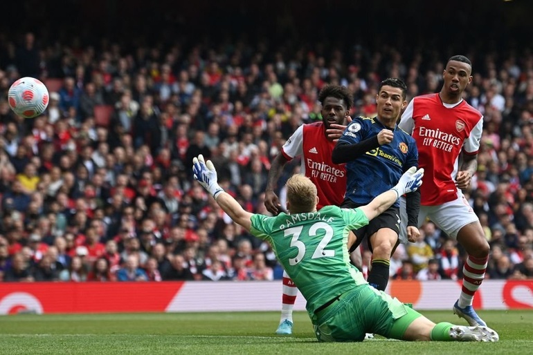 Ronaldo cán mốc 100 bàn, Man Utd vẫn ôm hận trước Arsenal - 2