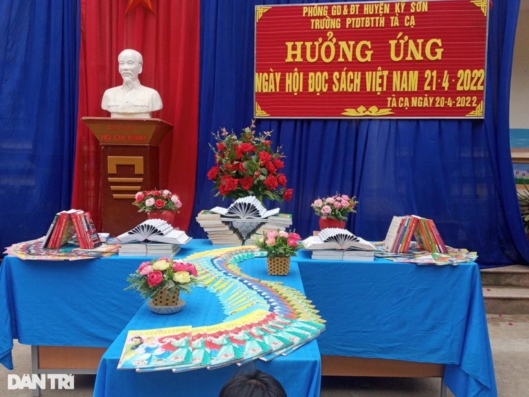 Học sinh biên giới háo hức ngày hội Mở cuốn sách - Mở tương lai - 3 Học sinh biên giới háo hức ngày hội Mở cuốn sách - Mở tương lai - 3