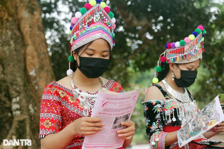 Học sinh biên giới háo hức ngày hội Mở cuốn sách - Mở tương lai - 9 Học sinh biên giới háo hức ngày hội Mở cuốn sách - Mở tương lai - 9