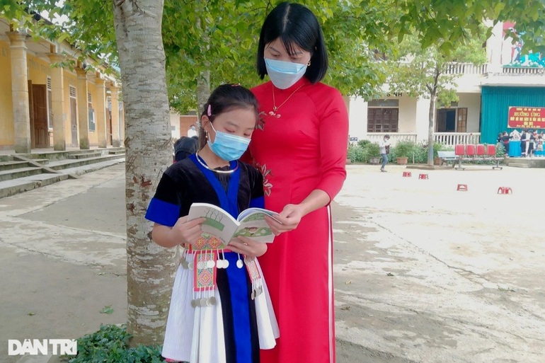 Học sinh biên giới háo hức ngày hội Mở cuốn sách - Mở tương lai - 10 Học sinh biên giới háo hức ngày hội Mở cuốn sách - Mở tương lai - 10