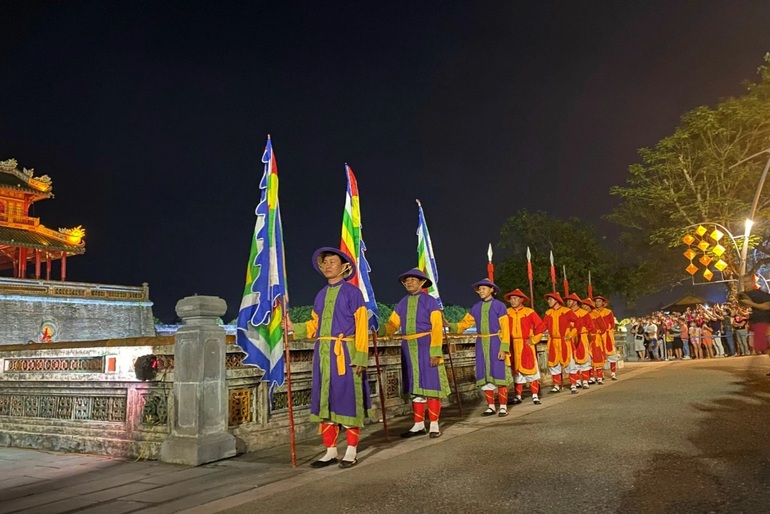 Huế ra mắt Phố đêm Hoàng thành - 3 Huế ra mắt Phố đêm Hoàng thành - 3