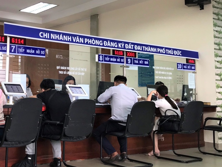 Thành phố Thủ Đức gặp khó khi sắp xếp cán bộ dôi dư - 2 Thành phố Thủ Đức gặp khó khi sắp xếp cán bộ dôi dư - 2