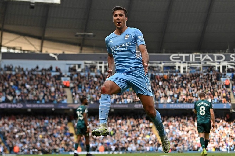 Man City xây chắc ngôi đầu bảng, tạo áp lực lớn cho Liverpool - 2 Man City xây chắc ngôi đầu bảng, tạo áp lực lớn cho Liverpool - 2