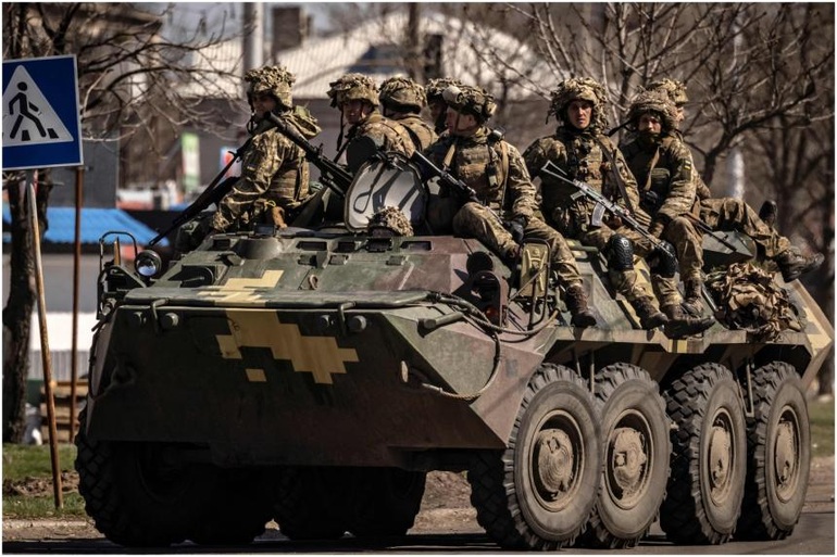 Ukraine đẩy lùi nhiều cuộc tiến công của Nga ở chảo lửa miền Đông - 1