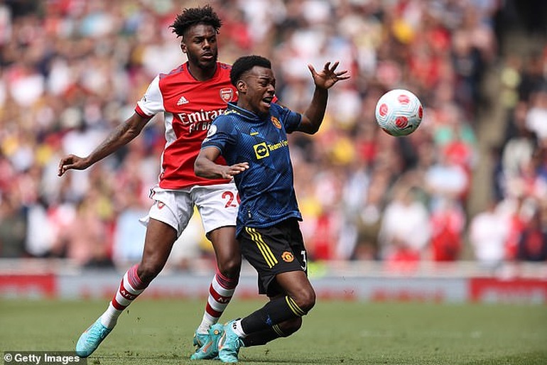 Trọng tài từ chối quả phạt đền cho Man Utd trước Arsenal - 2 Trọng tài từ chối quả phạt đền cho Man Utd trước Arsenal - 2