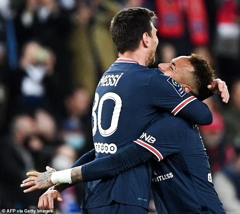 Messi lập siêu phẩm giúp PSG đăng quang ngôi vương Ligue 1 - 3 Messi lập siêu phẩm giúp PSG đăng quang ngôi vương Ligue 1 - 3