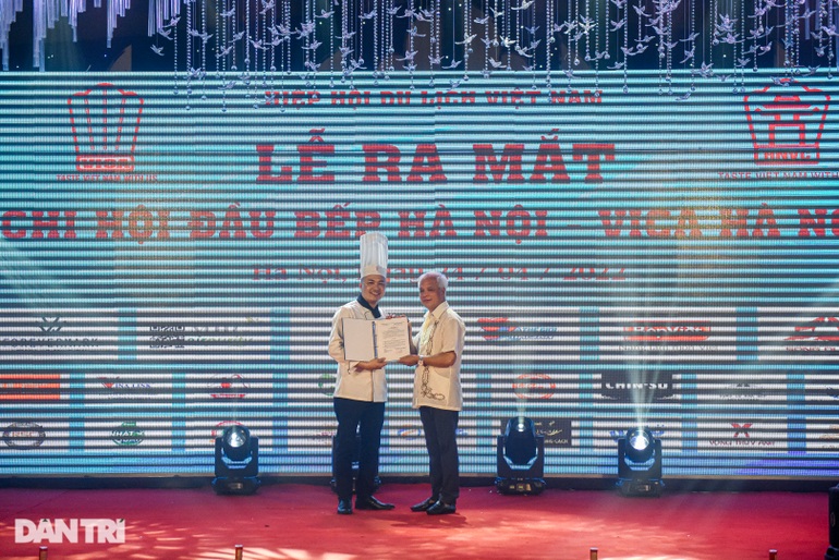 Hàng trăm đầu bếp nổi tiếng quy tụ tại lễ ra mắt Chi hội đầu bếp Hà Nội - 1 Hàng trăm đầu bếp nổi tiếng quy tụ tại lễ ra mắt Chi hội đầu bếp Hà Nội - 1