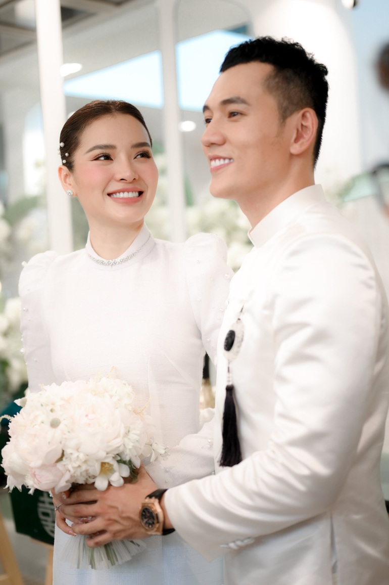 Phương Trinh Jolie: Tôi quá bất ngờ khi Lý Bình mang 88 cây vàng hỏi cưới - 2 Phương Trinh Jolie: Tôi quá bất ngờ khi Lý Bình mang 88 cây vàng hỏi cưới - 2