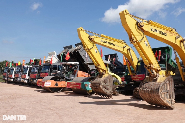 Bình Định khởi công tuyến đường ven biển 700 tỷ đồng dài 7km - 1 Bình Định khởi công tuyến đường ven biển 700 tỷ đồng dài 7km - 1