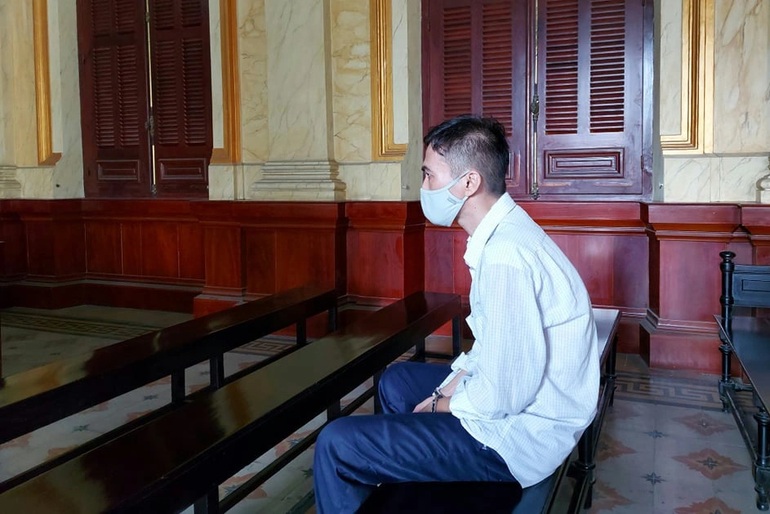 Thư ký tòa gọi điện gạ chạy án, lừa tiền của nhiều người - 1 Thư ký tòa gọi điện gạ chạy án, lừa tiền của nhiều người - 1