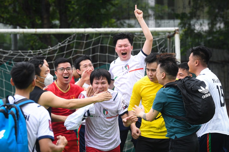 Nói là làm, FC Báo Dân trí giật cúp vô địch đầy kịch tính - 15 Nói là làm, FC Báo Dân trí giật cúp vô địch đầy kịch tính - 15