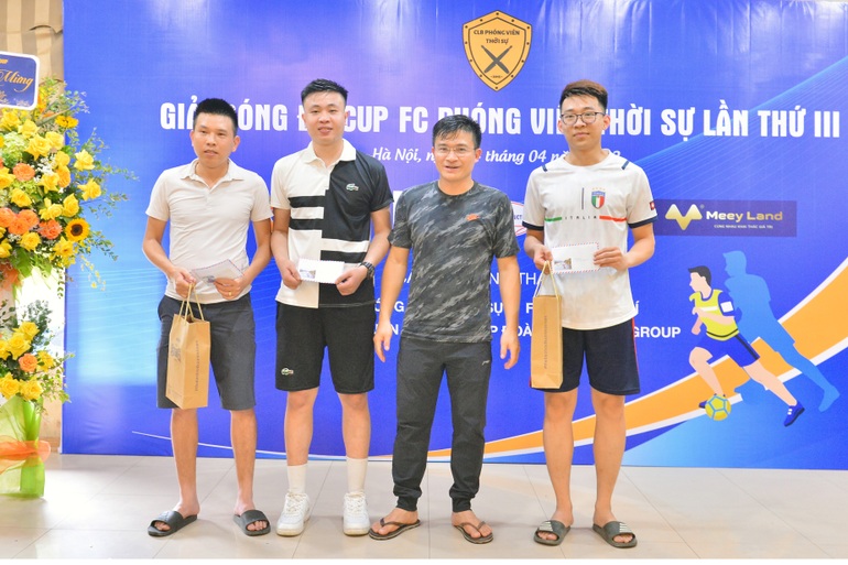 Nói là làm, FC Báo Dân trí giật cúp vô địch đầy kịch tính - 17 Nói là làm, FC Báo Dân trí giật cúp vô địch đầy kịch tính - 17
