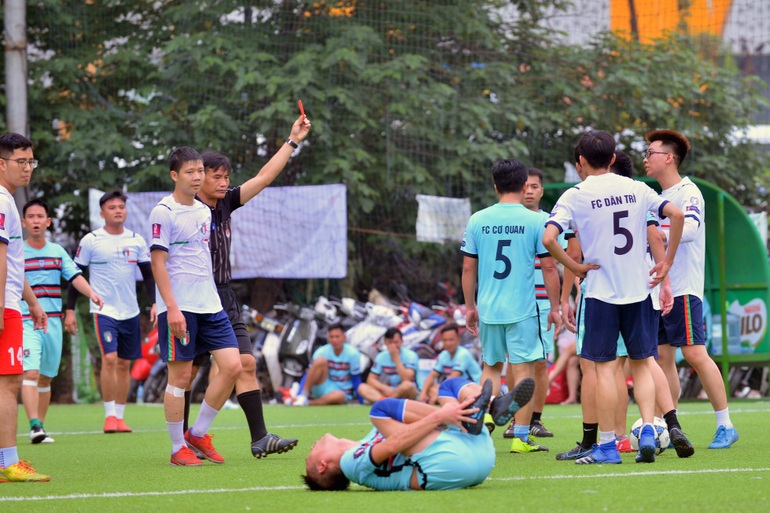 Nói là làm, FC Báo Dân trí giật cúp vô địch đầy kịch tính - 7 Nói là làm, FC Báo Dân trí giật cúp vô địch đầy kịch tính - 7