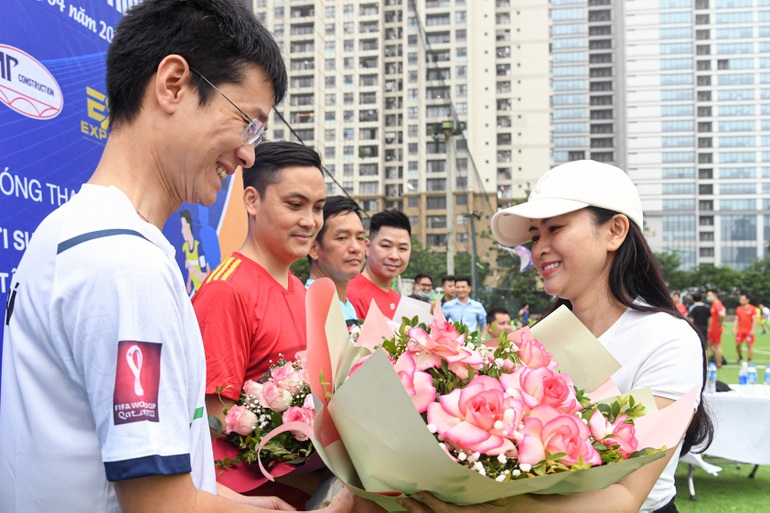 Nói là làm, FC Báo Dân trí giật cúp vô địch đầy kịch tính - 4 Nói là làm, FC Báo Dân trí giật cúp vô địch đầy kịch tính - 4