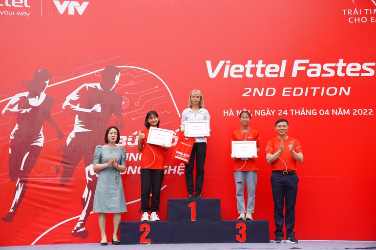 2000 vận động viên tham gia giải chạy 10km tại Hà Nội - 2 2000 vận động viên tham gia giải chạy 10km tại Hà Nội - 2