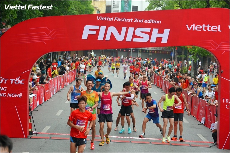 2000 vận động viên tham gia giải chạy 10km tại Hà Nội - 1 2000 vận động viên tham gia giải chạy 10km tại Hà Nội - 1