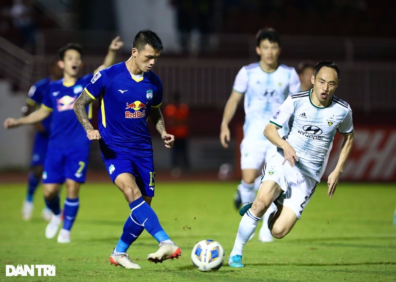 Trung vệ HA Gia Lai: Thật tự hào được thể hiện tại AFC Champions League - 1 Trung vệ HA Gia Lai: Thật tự hào được thể hiện tại AFC Champions League - 1
