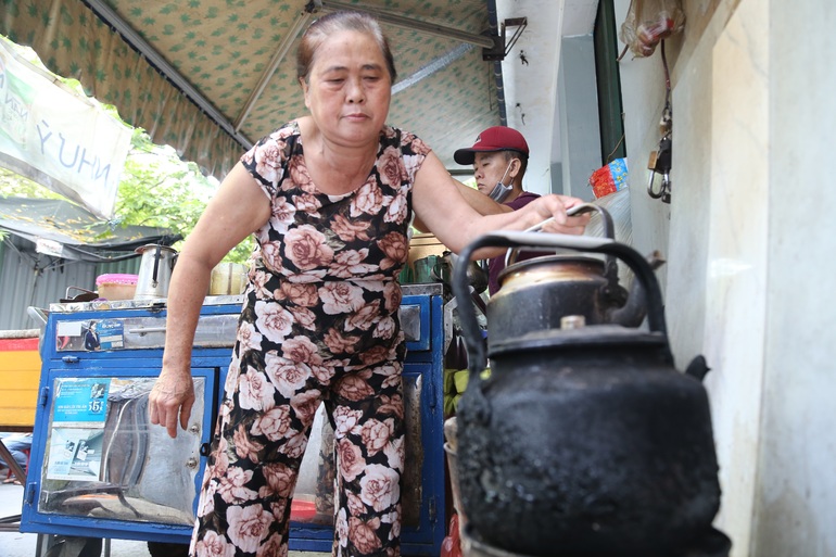 Da Nang racket cafe sells 300 cups a day, attracting customers with a unique concoction - 3