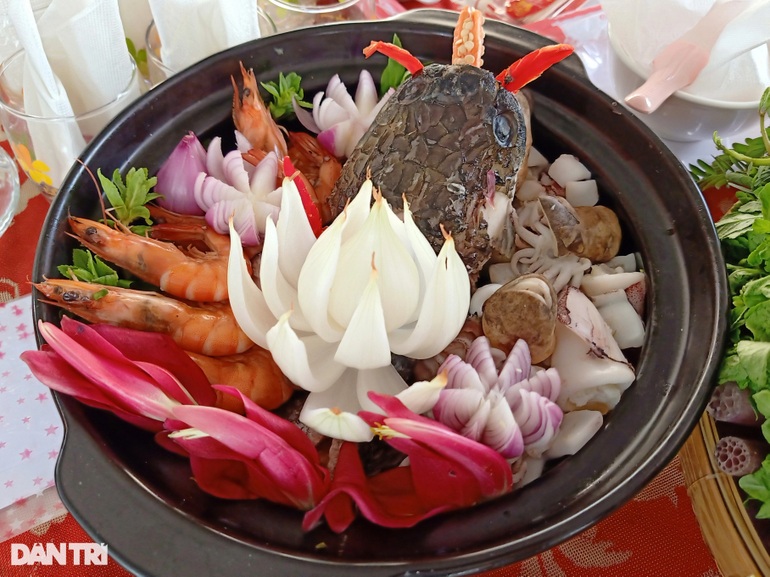 On this occasion of April 30, come back to U Minh Ha to eat specialties of fish sauce hotpot, watch the giant honeycomb - 3