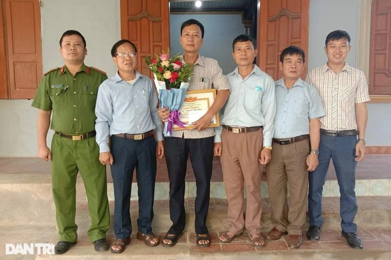Cựu chiến binh 53 tuổi cứu 3 thanh niên khỏi đuối nước - 1 Cựu chiến binh 53 tuổi cứu 3 thanh niên khỏi đuối nước - 1