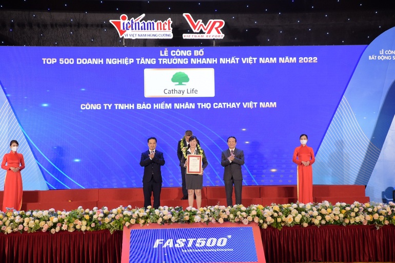 Cathay Life Việt Nam vào Top 500 doanh nghiệp tăng trưởng nhanh nhất giai đoạn 2017-2022 - 1 Cathay Life Việt Nam vào Top 500 doanh nghiệp tăng trưởng nhanh nhất giai đoạn 2017-2022 - 1