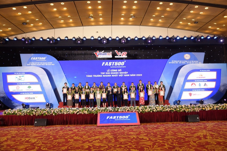 Cathay Life Việt Nam vào Top 500 doanh nghiệp tăng trưởng nhanh nhất giai đoạn 2017-2022 - 2 Cathay Life Việt Nam vào Top 500 doanh nghiệp tăng trưởng nhanh nhất giai đoạn 2017-2022 - 2