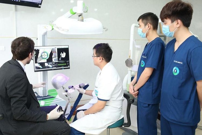 Trồng răng implant 4.0 bằng Robot định vị: An toàn - Không đau - Chính xác tuyệt đối - 1 Trồng răng implant 4.0 bằng Robot định vị: An toàn - Không đau - Chính xác tuyệt đối - 1
