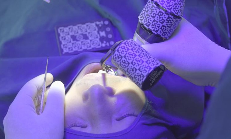 Trồng răng implant 4.0 bằng Robot định vị: An toàn - Không đau - Chính xác tuyệt đối - 2 Trồng răng implant 4.0 bằng Robot định vị: An toàn - Không đau - Chính xác tuyệt đối - 2