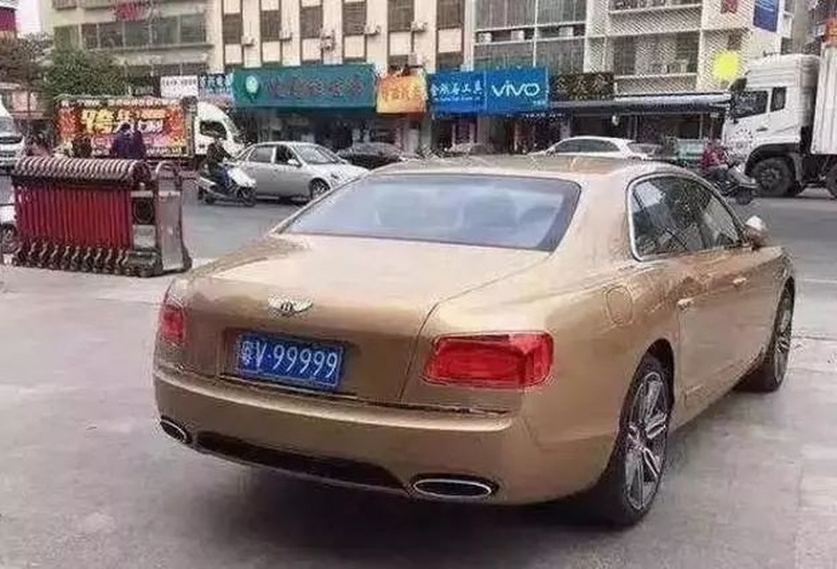 Biển số xe đẹp, độc trên thế giới được mua bán, định giá như thế nào? - 3 Biển số xe đẹp, độc trên thế giới được mua bán, định giá như thế nào? - 3