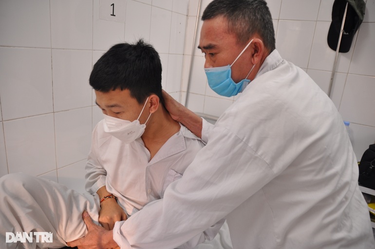 Bố tập tễnh đi xin từng đồng mong ghép thận cứu con - 4 Bố tập tễnh đi xin từng đồng mong ghép thận cứu con - 4