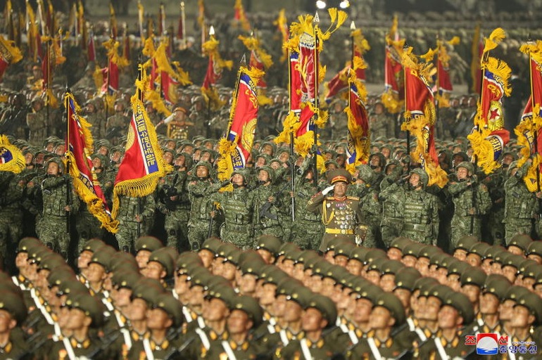 Duyệt binh trong đêm, Triều Tiên trình làng siêu tên lửa - 2 Duyệt binh trong đêm, Triều Tiên trình làng siêu tên lửa - 2