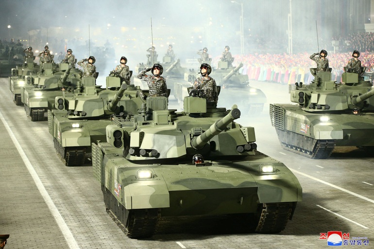 Duyệt binh trong đêm, Triều Tiên trình làng siêu tên lửa - 4 Duyệt binh trong đêm, Triều Tiên trình làng siêu tên lửa - 4