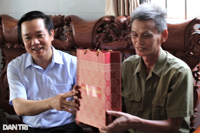 Bí thư, Chủ tịch Ninh Bình thăm, tặng quà gia đình chính sách tại Bạc Liêu - 3 Bí thư, Chủ tịch Ninh Bình thăm, tặng quà gia đình chính sách tại Bạc Liêu - 3